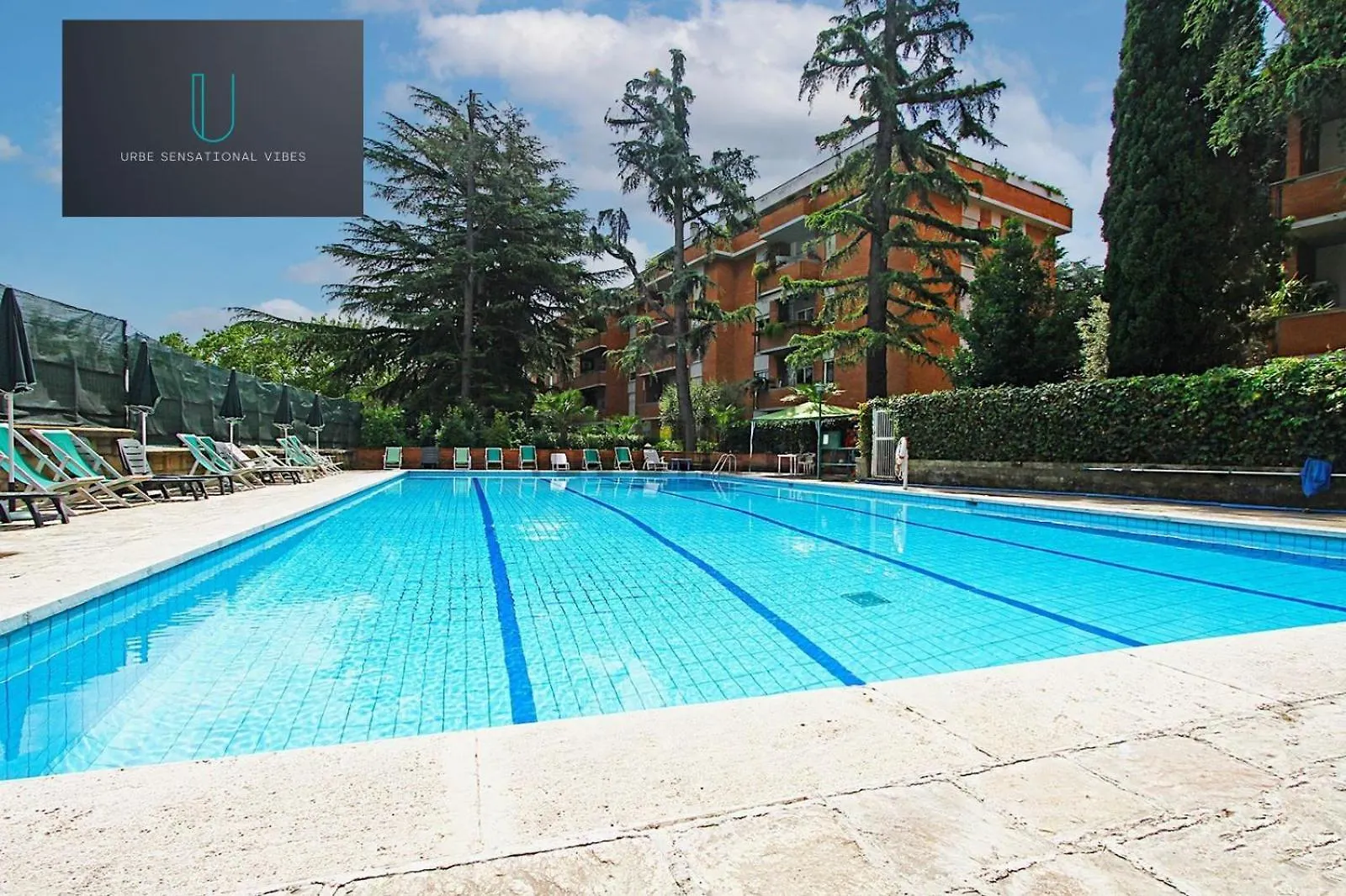 Large Apartment With Swimming Pool And Tennis Court Near The Station Rome
