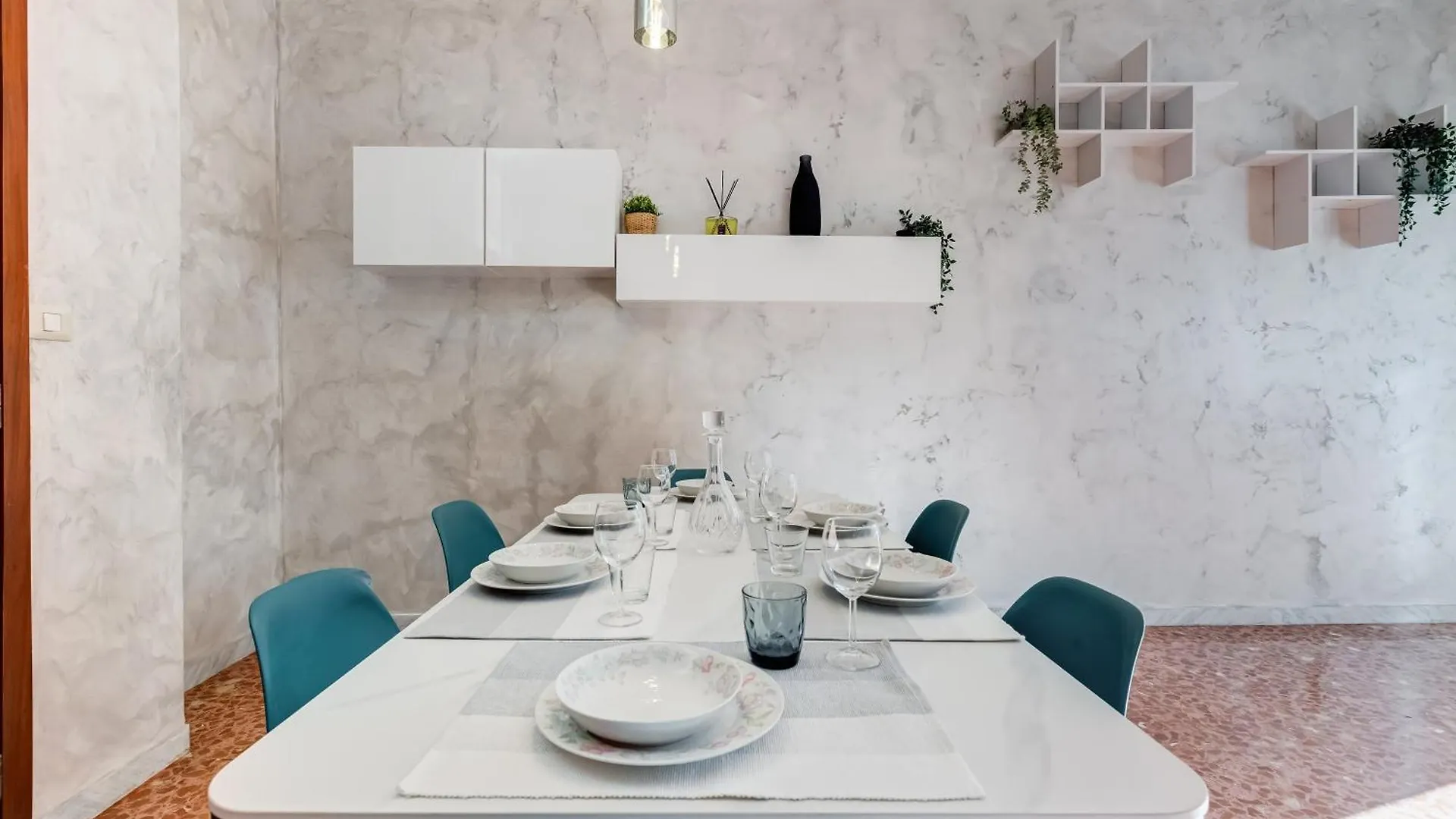 Large Apartment With Swimming Pool And Tennis Court Near The Station Rome