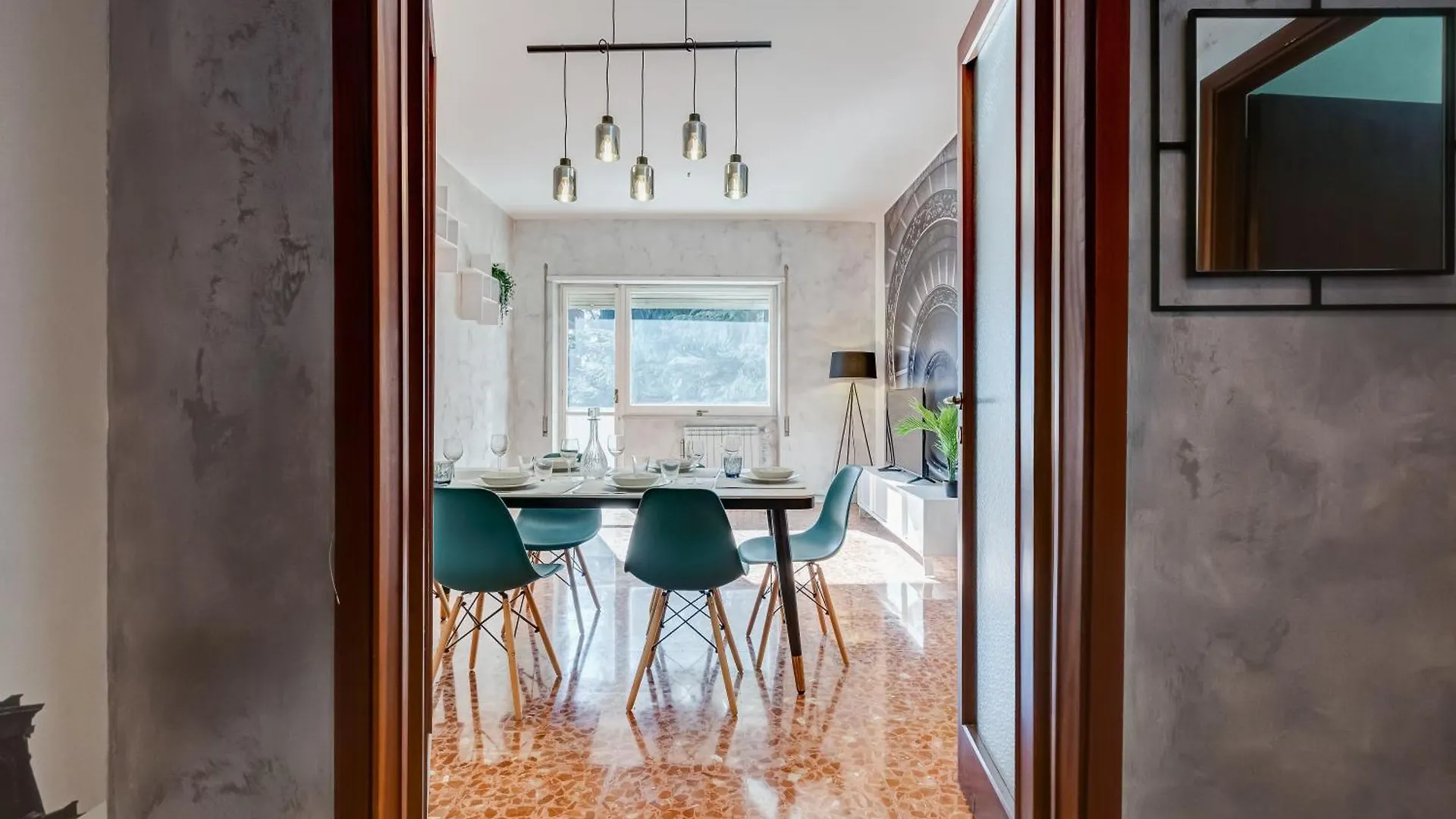Large Apartment With Swimming Pool And Tennis Court Near The Station Rome