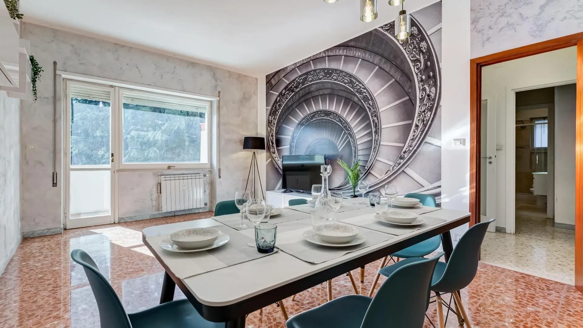 Large Apartment With Swimming Pool And Tennis Court Near The Station Rome