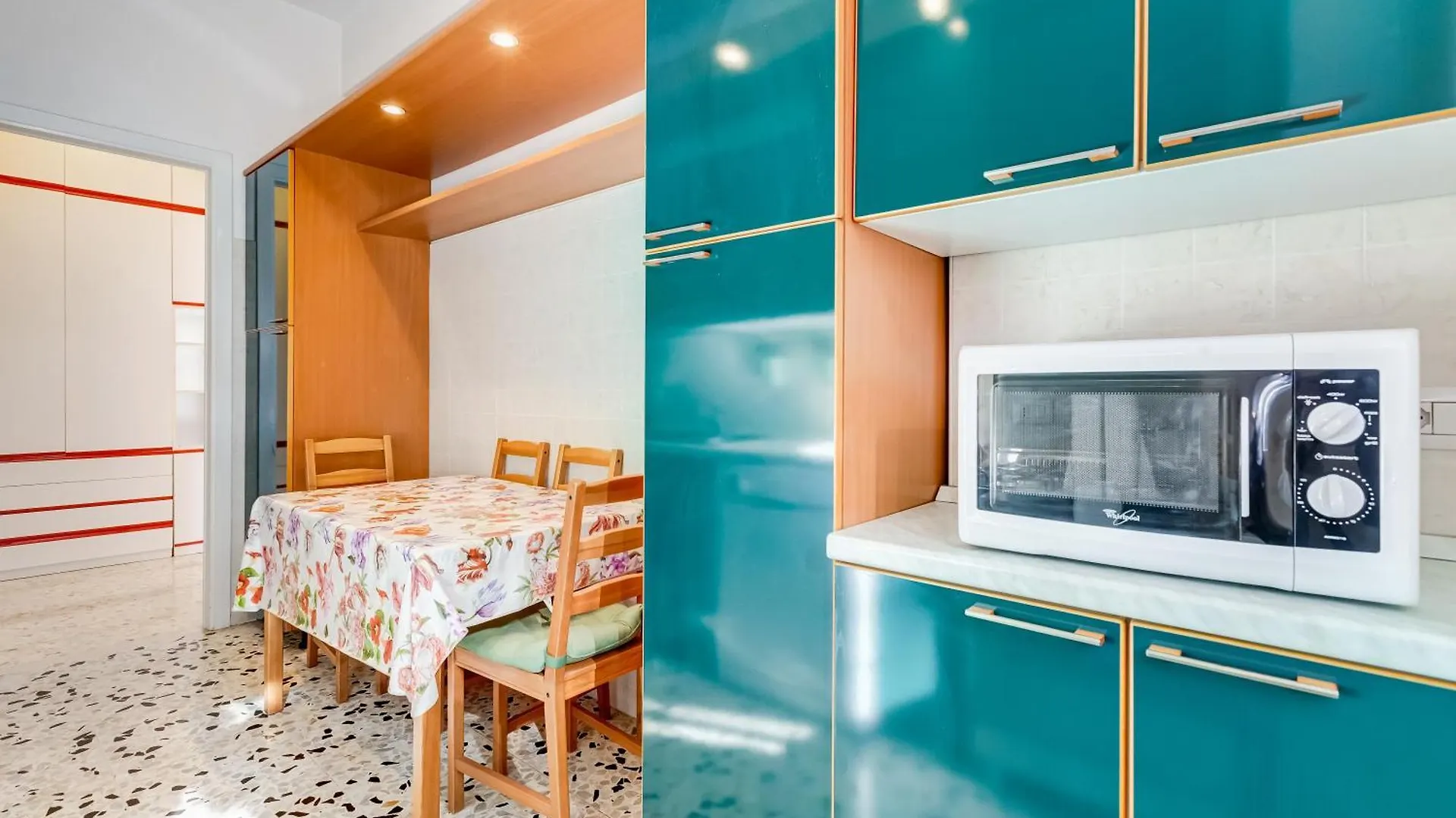 Large Apartment With Swimming Pool And Tennis Court Near The Station Rome 0*,