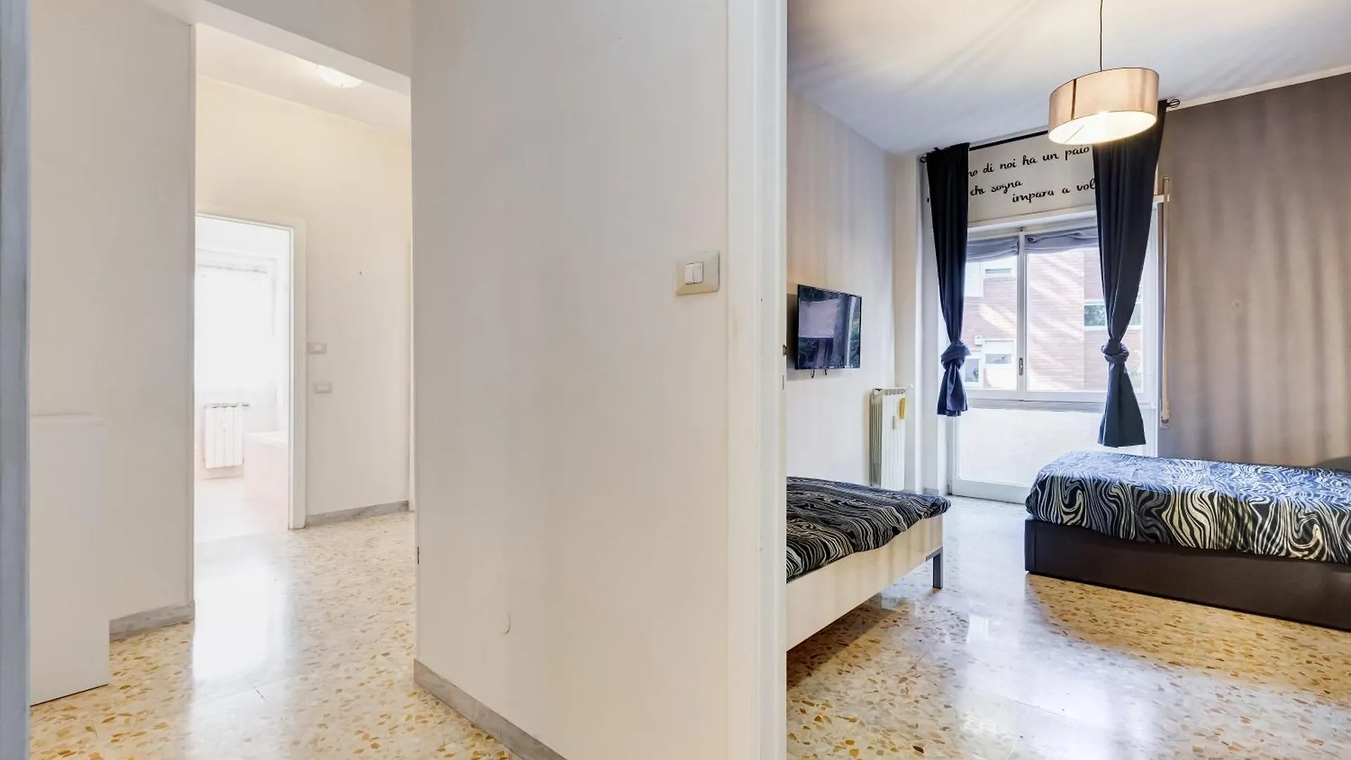 Large Apartment With Swimming Pool And Tennis Court Near The Station Rome 0*,