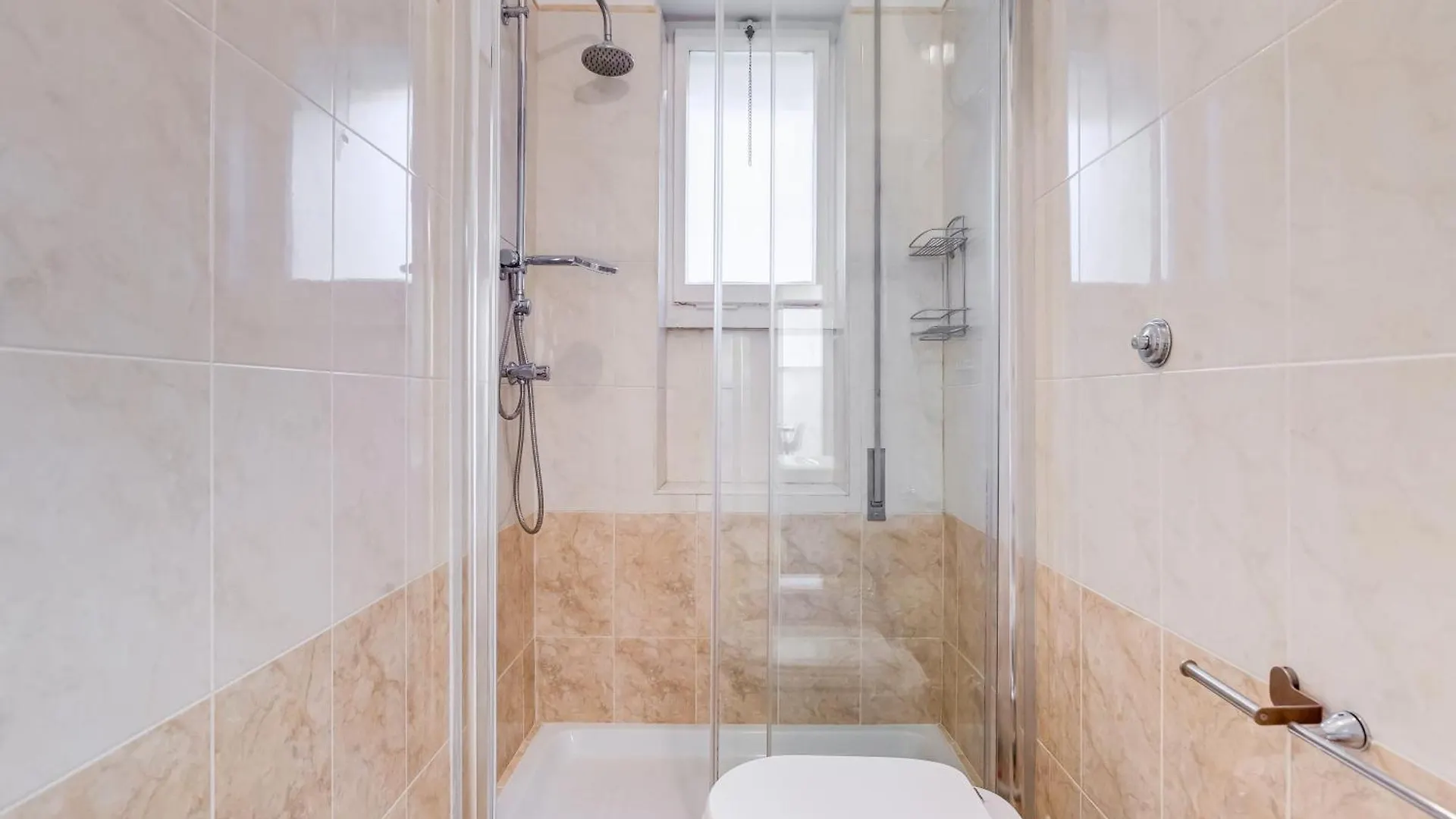 Large Apartment With Swimming Pool And Tennis Court Near The Station Rome Italy