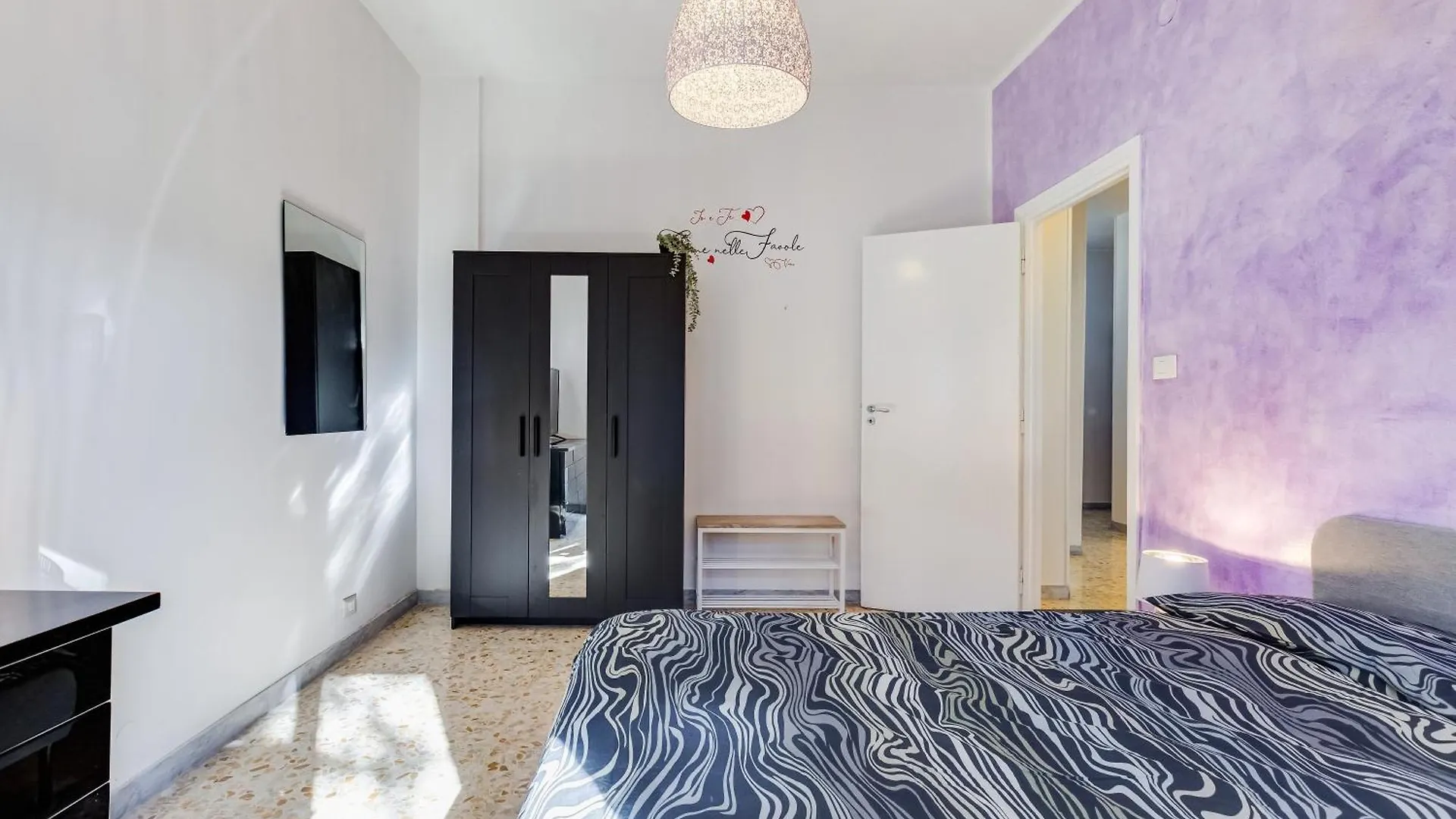 Large Apartment With Swimming Pool And Tennis Court Near The Station Rome