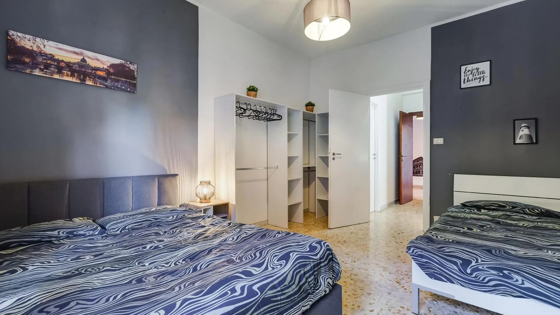 Large Apartment With Swimming Pool And Tennis Court Near The Station Rome Italy