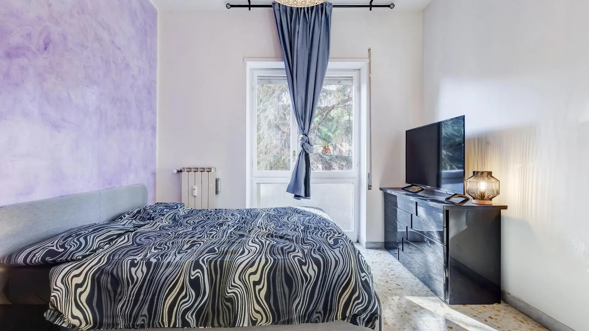 Large Apartment With Swimming Pool And Tennis Court Near The Station Rome Italy