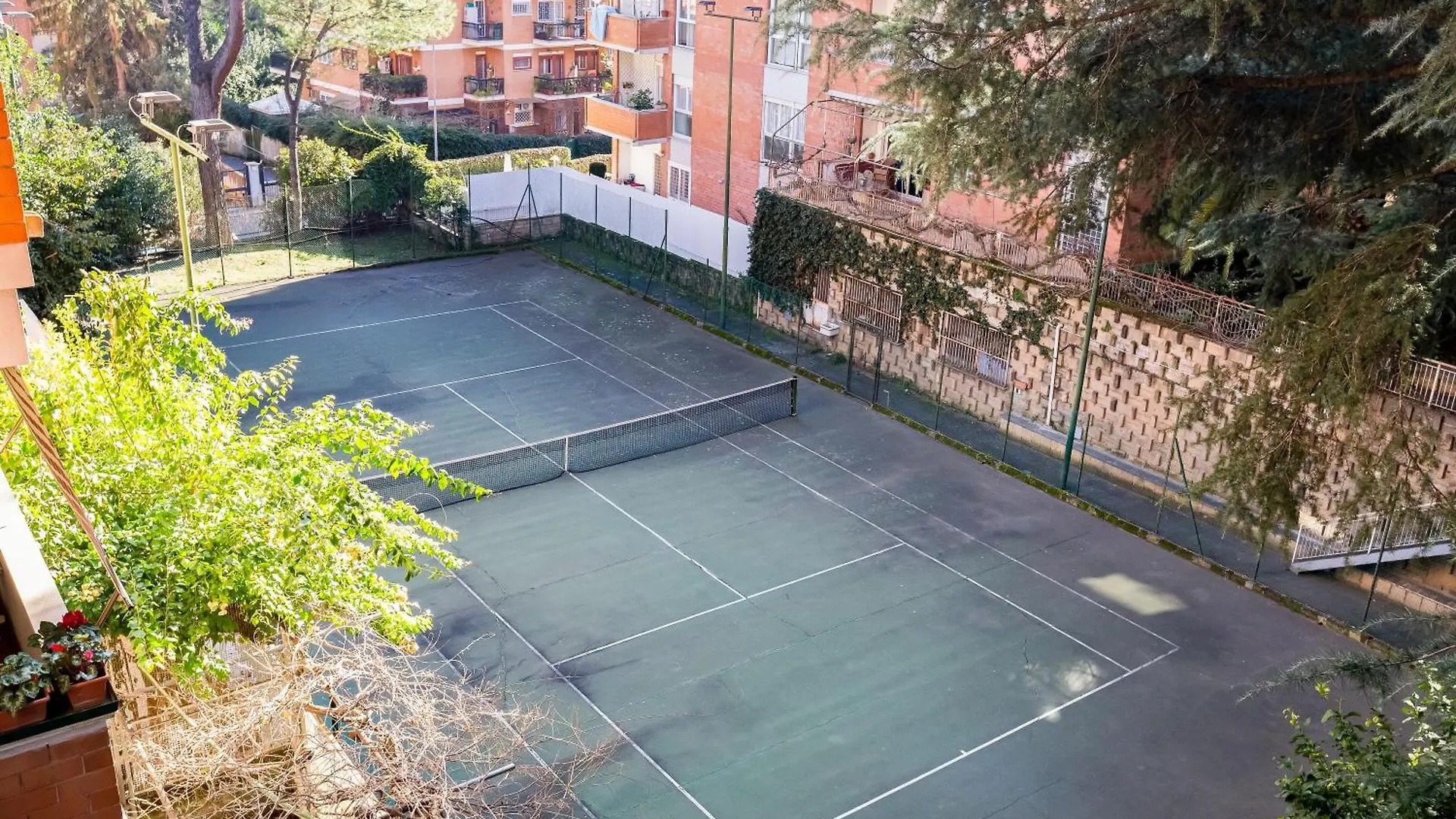 Large Apartment With Swimming Pool And Tennis Court Near The Station Rome Italy